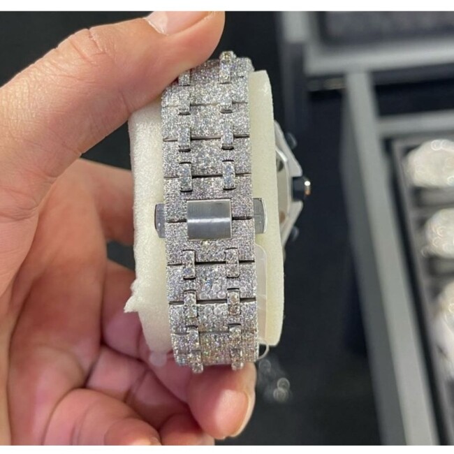 Moissanite Watch Luxury and Comfort - Image 6