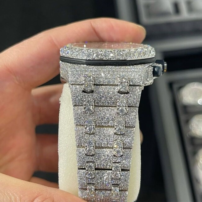 Moissanite Watch Luxury and Comfort - Image 4