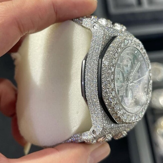 Moissanite Watch Luxury and Comfort - Image 3