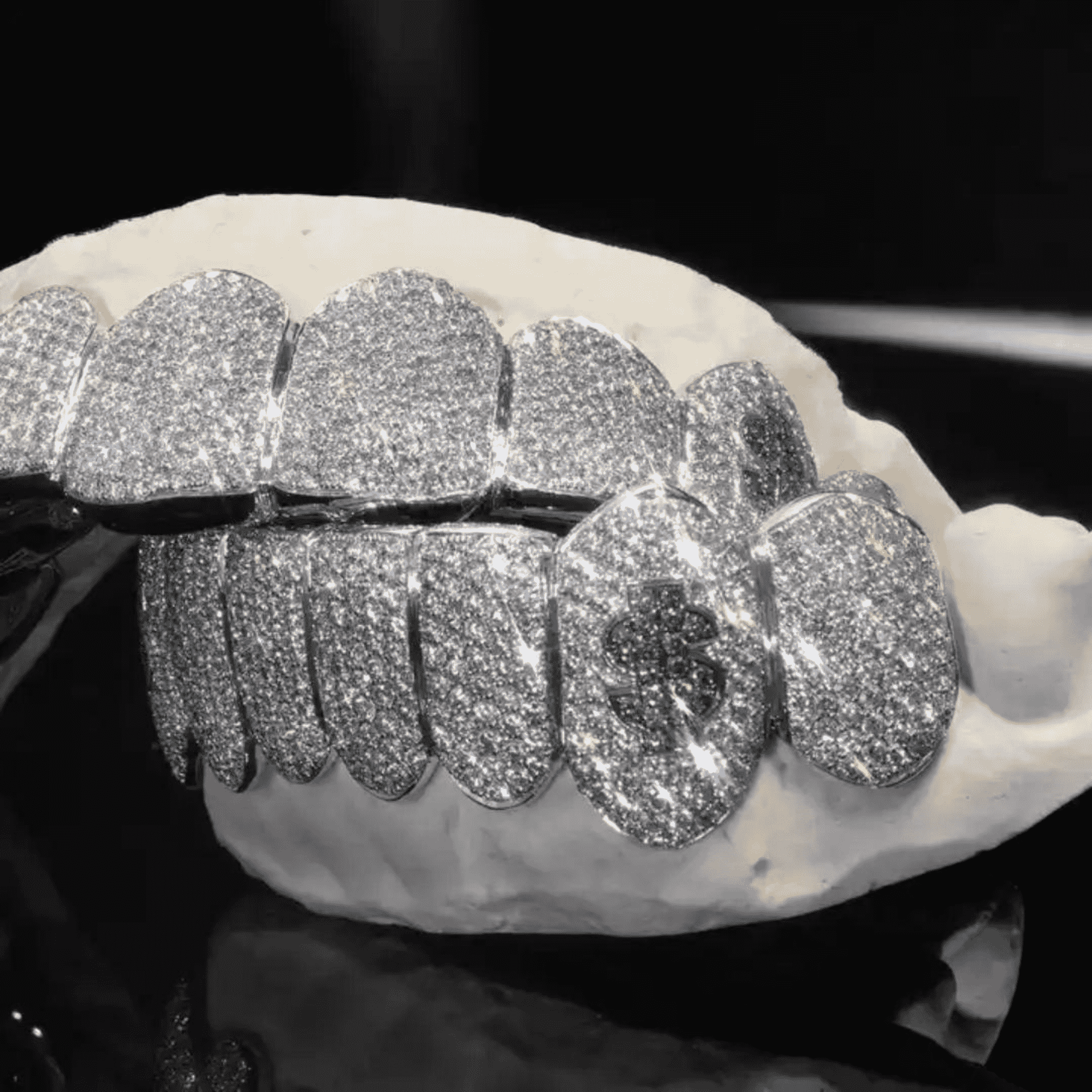 Premium Diamond-Cut Luxury Grillz for Teeth – Full Shine Hip-Hop Style Mouthpiece - Image 3