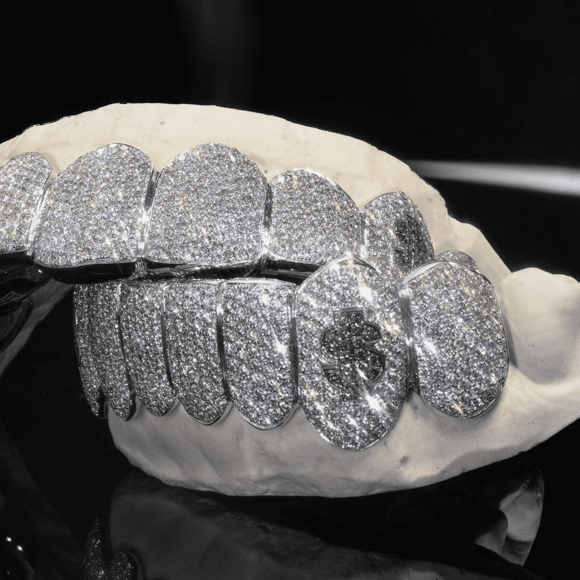 Premium Diamond-Cut Luxury Grillz for Teeth – Full Shine Hip-Hop Style Mouthpiece - Image 4