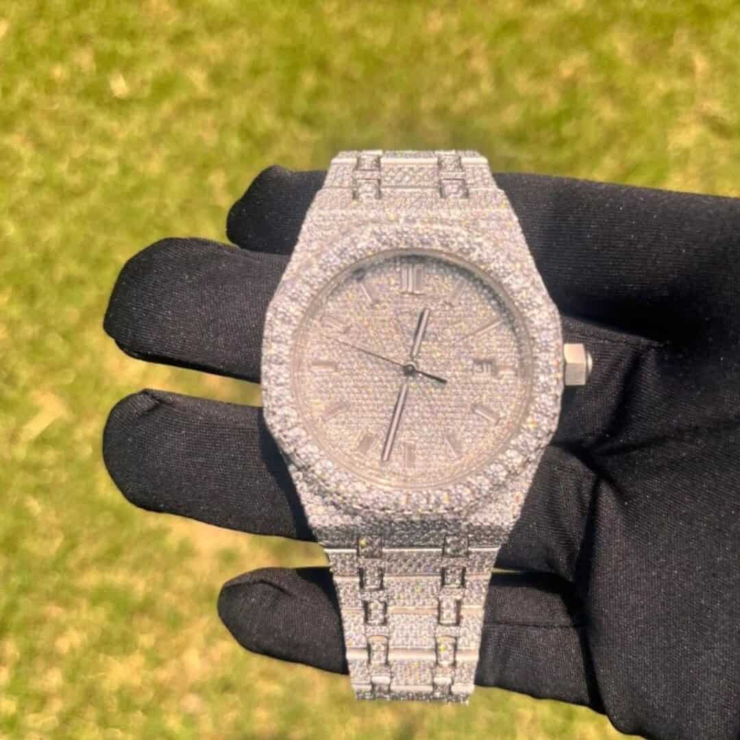 Iced Out Moissanite Watch with High-Quality Crystal Shine