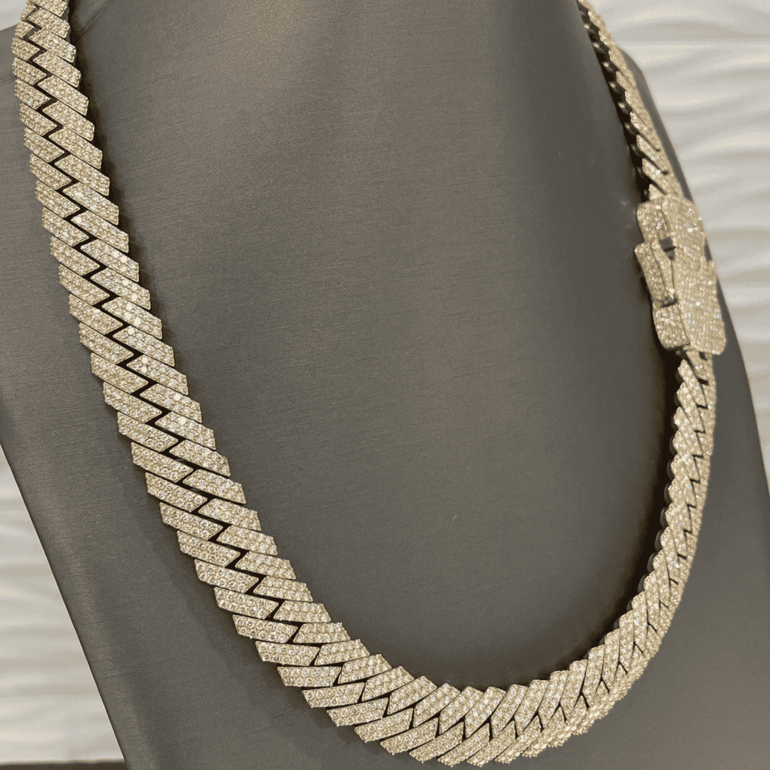 18mm Gold Plated & Silver Diamond Set Men’s Iced Out Cuban Link Moissanite Chains 4 18mm Gold Plated & Silver Diamond Set Men’s Iced Out Cuban Link Moissanite Chains - Image 4