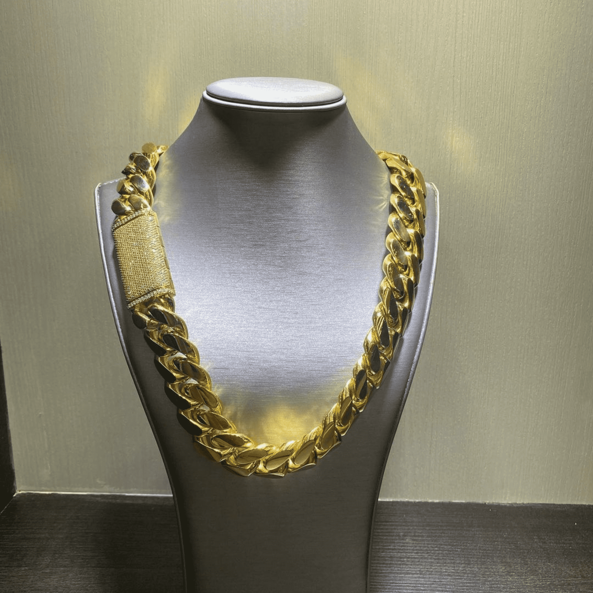 16mm Gold Plated Diamond Layered Silver Iced Out Cuban Link Men’s Moissanite Chains 1 16mm Gold Plated Diamond Layered Silver Iced Out Cuban Link Men’s Moissanite Chains