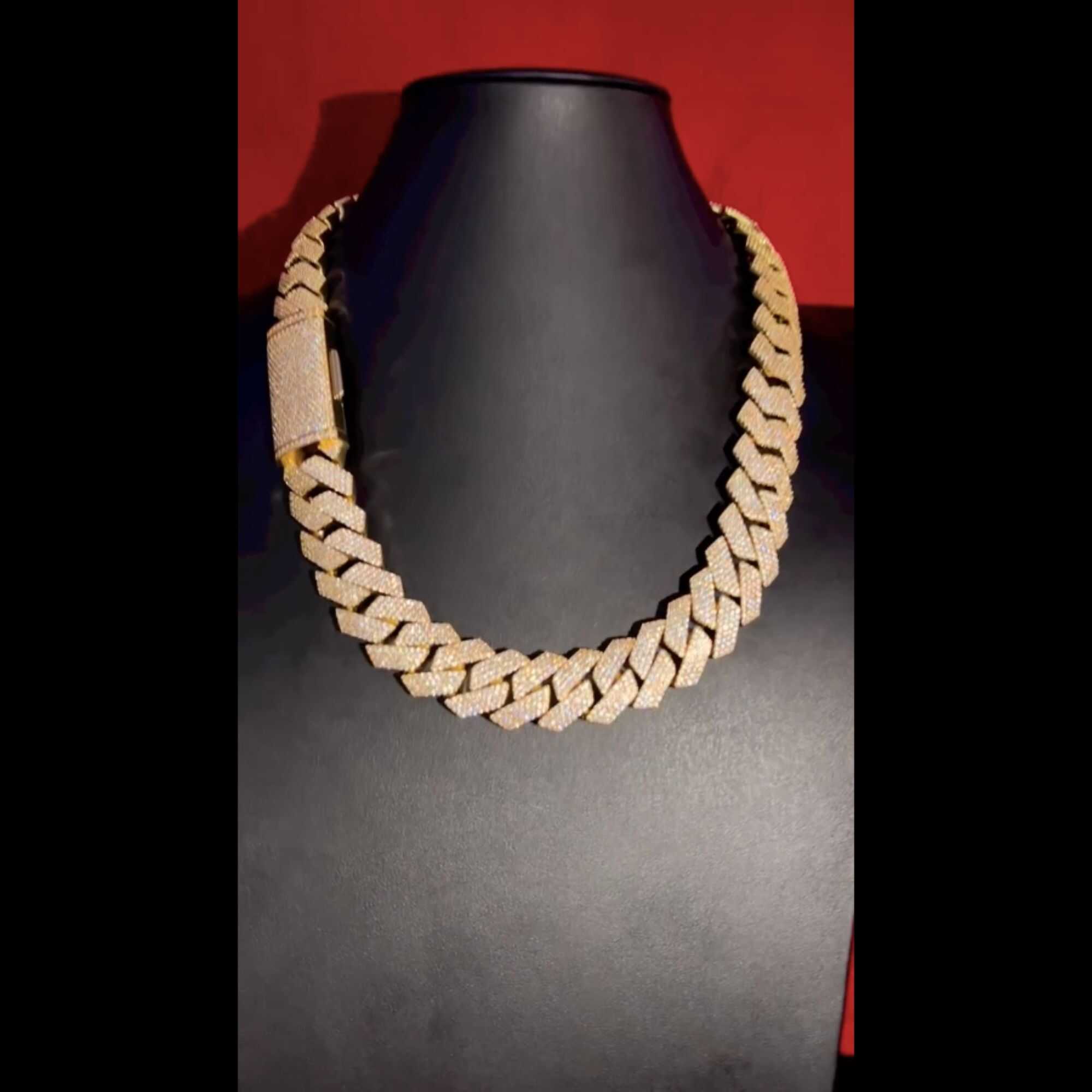 Diamond Layer Silver Men’s Moissanite Chains Iced Out Cuban Link Chain 4 Diamond Layer Silver Men’s Moissanite Chains Iced Out Cuban Link Chain - Image 4