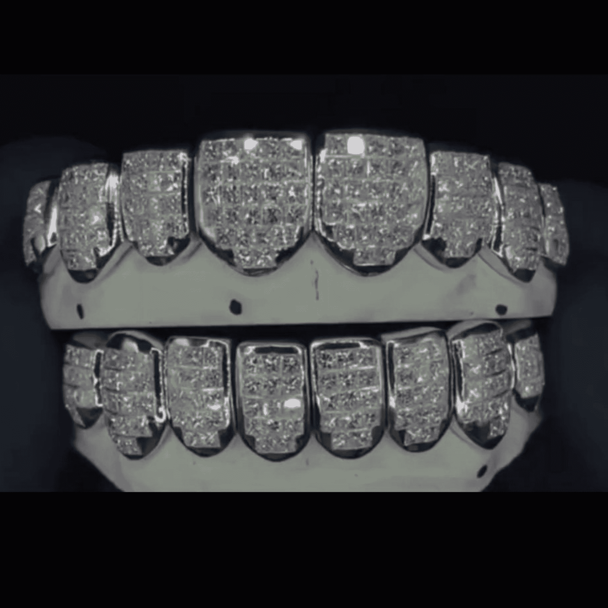 High-End VVS Moissanite Iced Grillz – Realistic Diamond Fire Shine 2 High-End VVS Moissanite Iced Grillz – Realistic Diamond Fire Shine - Image 2