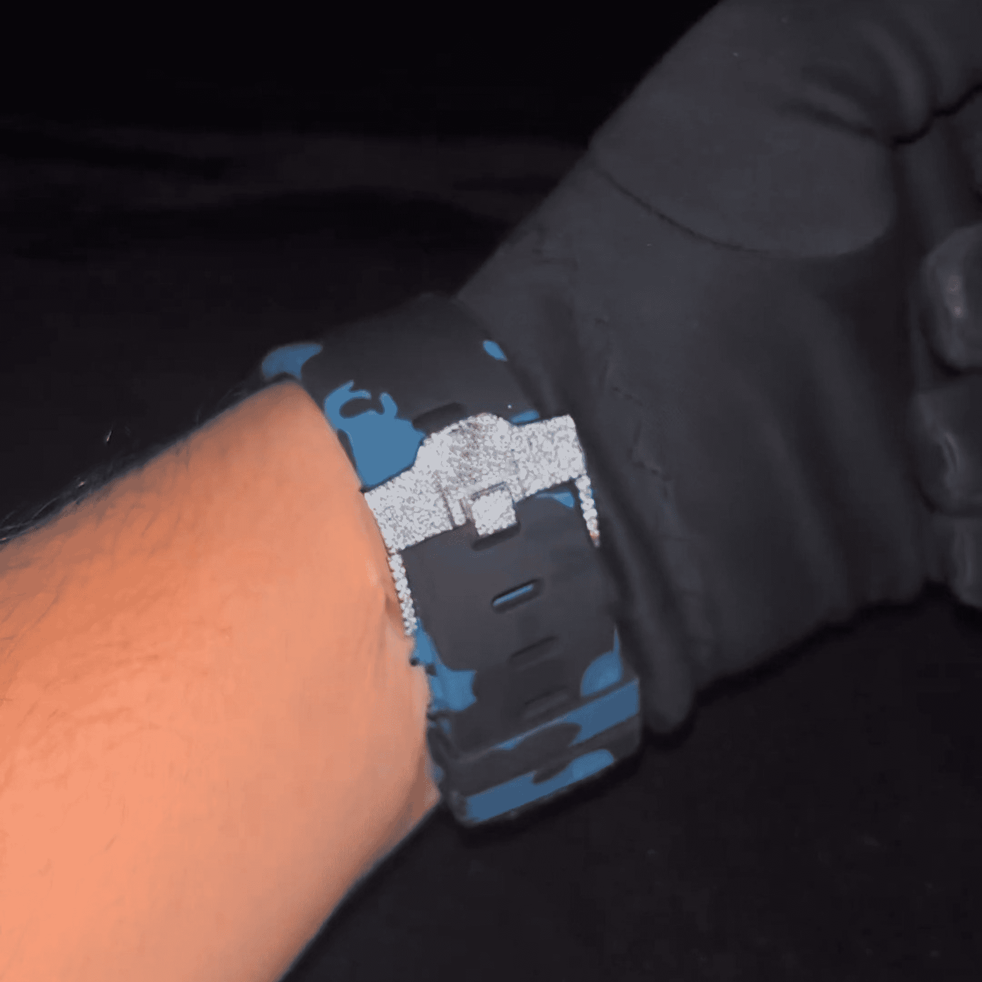 Stylish Moissanite Iced Out Watch with Premium Silicone Band 3 Stylish Moissanite Iced Out Watch with Premium Silicone Band - Image 3