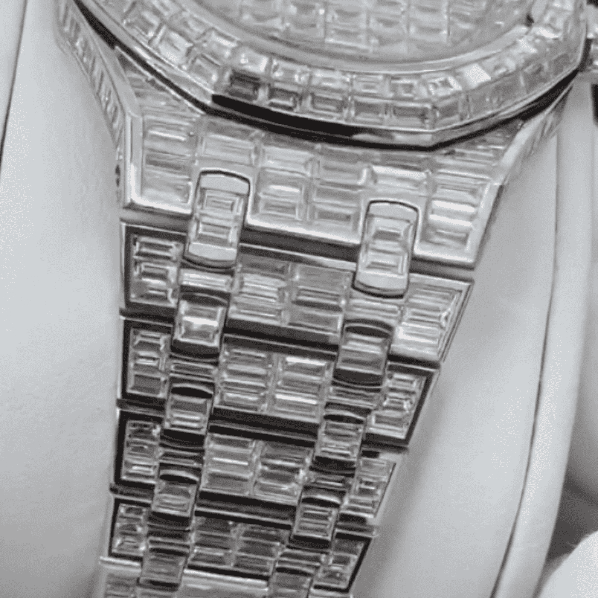 Iced Out Moissanite Watches with Round Case for Men & Women 4 Iced Out Moissanite Watches with Round Case for Men & Women - Image 4