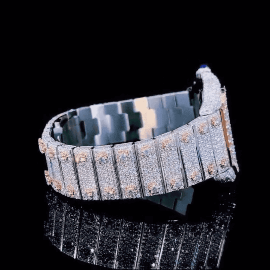 Stainless Steel Diamond-Cut Luxury Watch for Premium Buyers 4 Stainless Steel Diamond-Cut Luxury Watch for Premium Buyers - Image 4