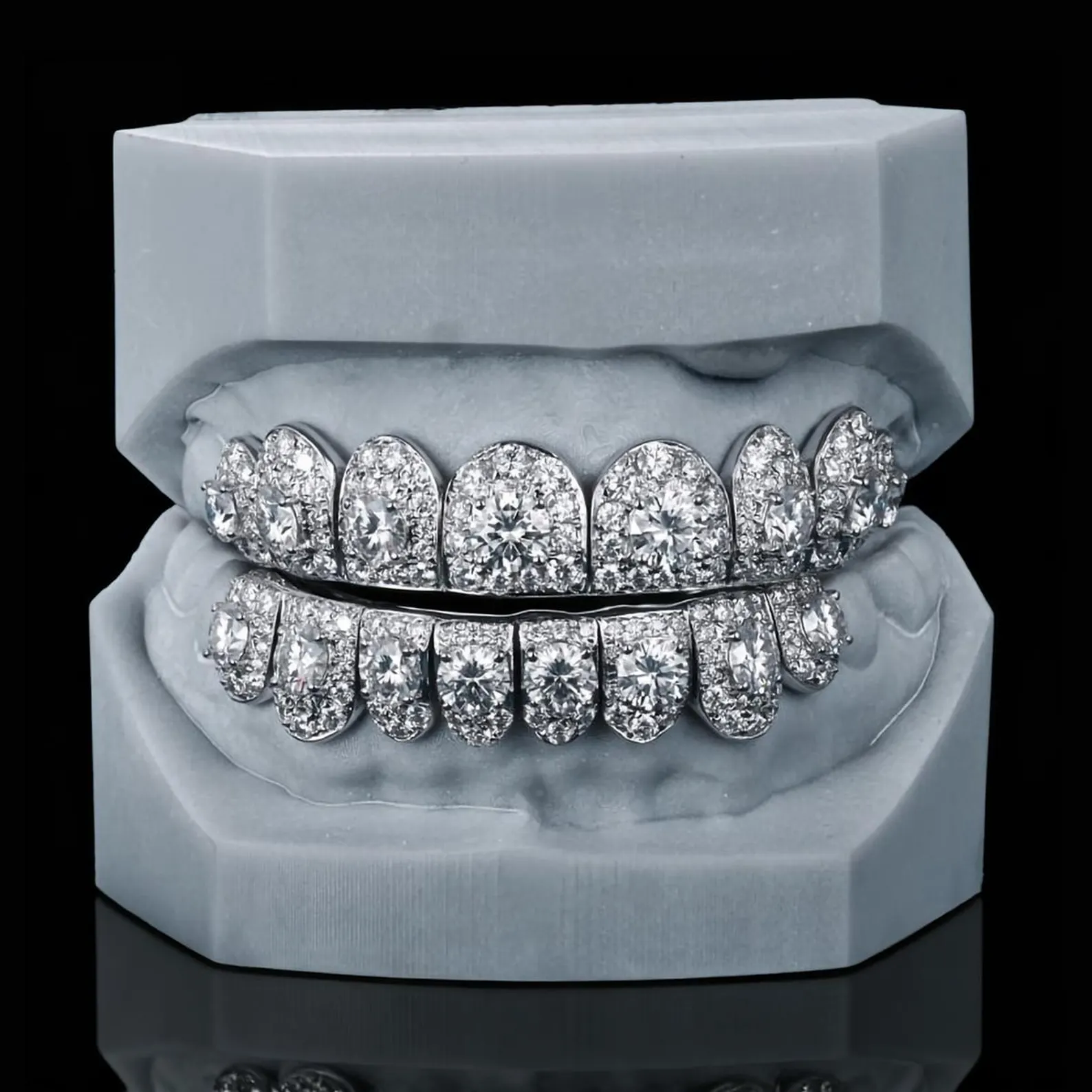 Custom Personalized Moissanite Diamond Grillz – S925 Honeycomb Edition 1 icedout teeth grillz1