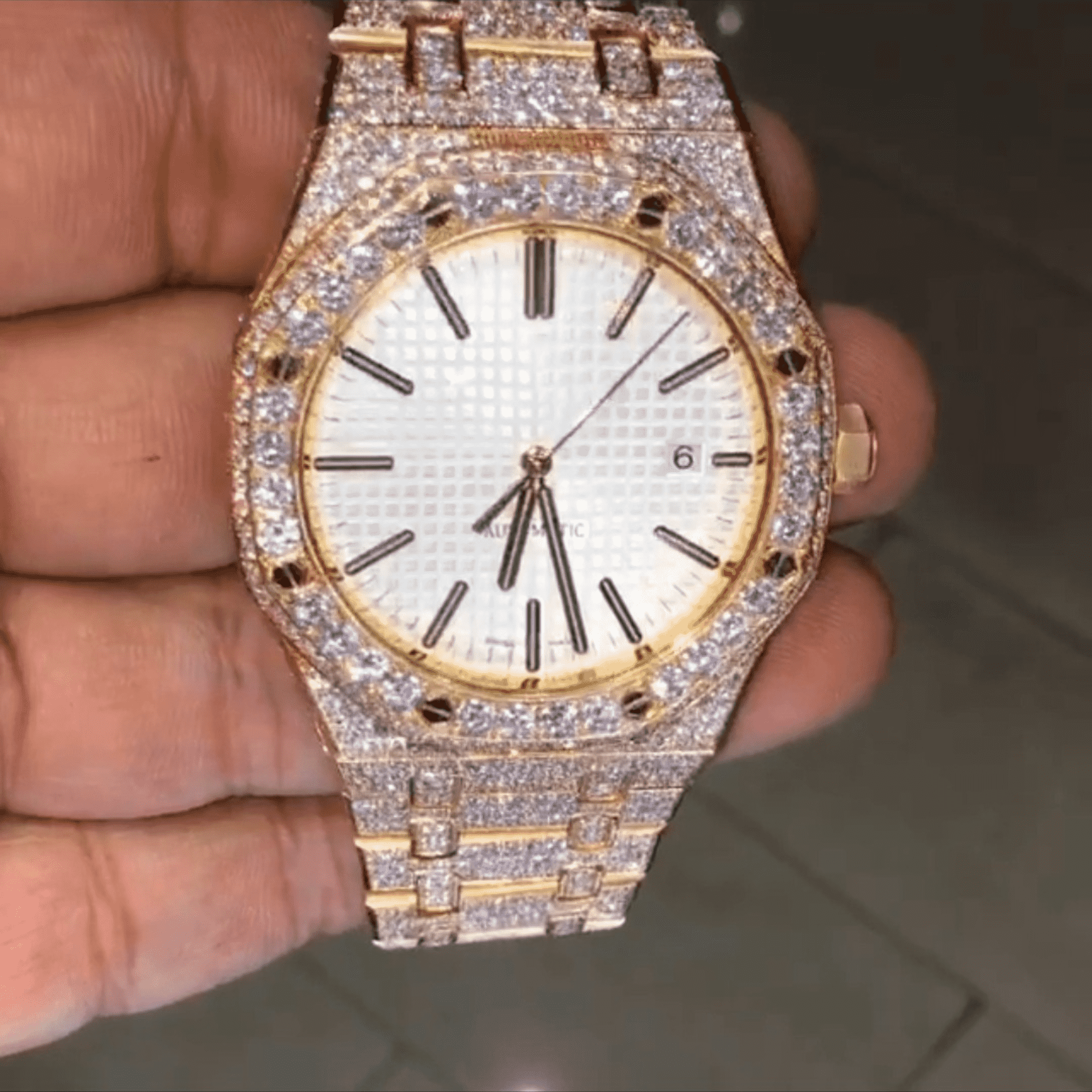 Iced-Out Moissanite Diamond Watches for Men & Women 1 Iced-Out Moissanite Diamond Watches for Men & Women